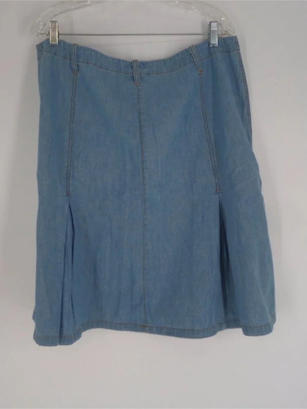 Woman's Lightweight Pleated Jean Skirt